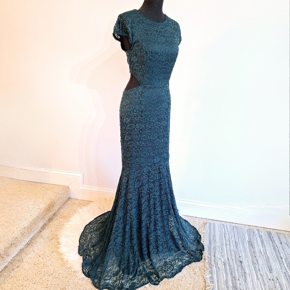 🌿SOLD🌿Lulu's Lovely Allure Deep Teal Lace Gown - Picture 3 of 10